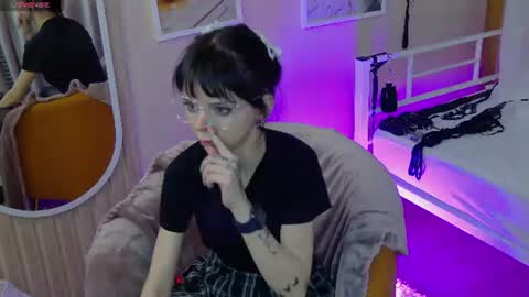 Twiggy online show from June 27, 2026, 9:36 am