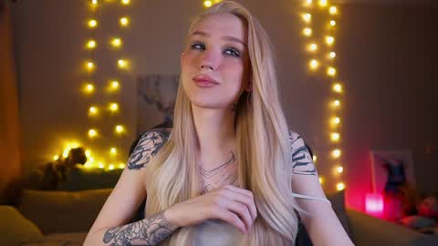 Snapshot of twiinkie_pie chatting on February 4, 2025, 4:50 pm Maria 3 online show from February 4, 2025, 4:50 pm