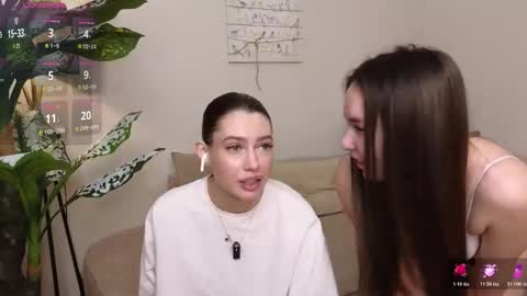 Mira and Lisa online show from December 3, 2025, 5:26 am