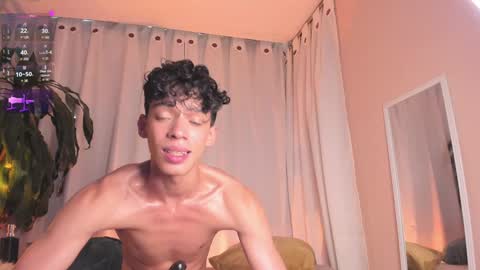 Snapshot of twink_lion chatting on February 7, 2025, 8:42 pm Lion online show from February 7, 2025, 8:42 pm