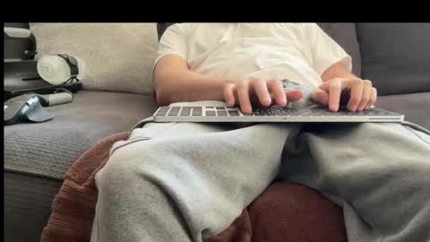 Snapshot of twinkboylover321 chatting on February 22, 2026, 8:18 pm Tell me what to do online show from February 22, 2026, 8:18 pm
