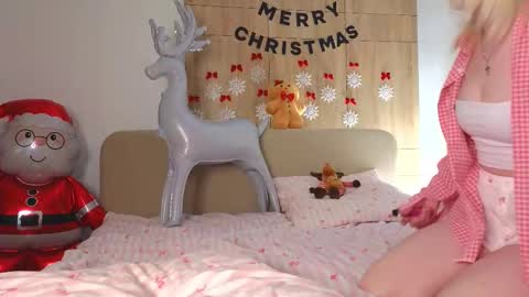 twinklefluff online show from December 19, 2025, 4:25 pm