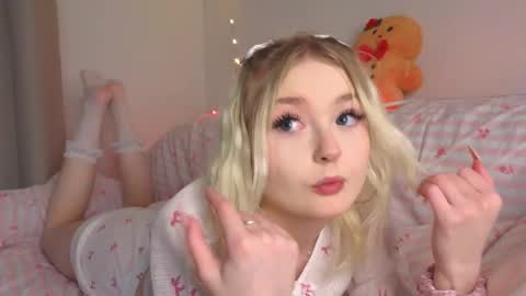 Snapshot of twinklefluff chatting on February 7, 2026, 4:11 pm twinklefluff online show from February 7, 2026, 4:11 pm