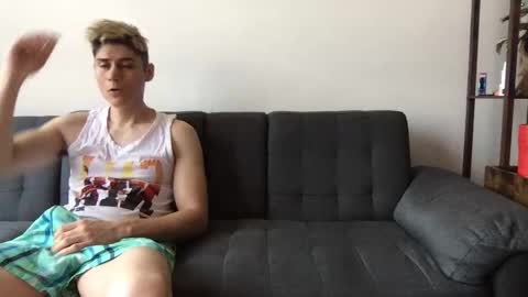 Snapshot of twinksguys360 chatting on November 19, 2025, 5:46 pm Derrick online show from November 19, 2025, 5:46 pm