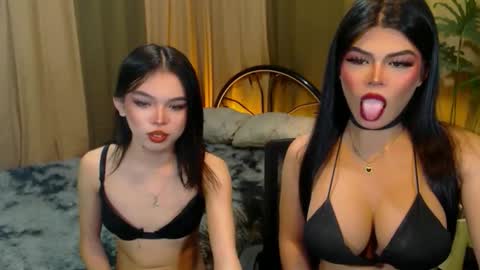 twinktransshanel online show from October 19, 2025, 9:43 am