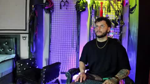 Clio  Tadeo online show from December 3, 2025, 6:17 pm