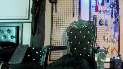 Snapshot of twisted_fantasy_ chatting on May 18, 2026, 2:51 am Clio Tadeo online show from May 18, 2026, 2:51 am