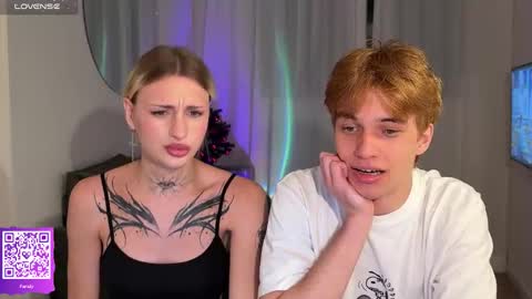 Snapshot of twl8vibe chatting on December 19, 2025, 6:59 pm Molly and Nick online show from December 19, 2025, 6:59 pm