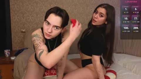 Snapshot of twobabesweet chatting on March 15, 2026, 6:41 am Welcome guys We Lili and Vic PVT open online show from March 15, 2026, 6:41 am