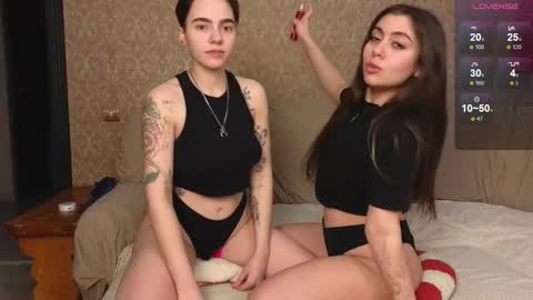 Snapshot of twobabesweet chatting on March 20, 2026, 4:39 am Welcome guys We Lili and Vic PVT open online show from March 20, 2026, 4:39 am