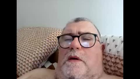 Snapshot of twohats2810 chatting on February 28, 2026, 3:46 pm twohats2810 online show from February 28, 2026, 3:46 pm