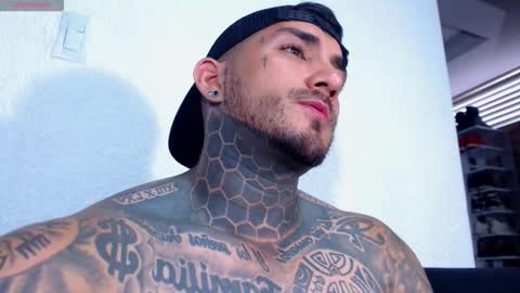 Angel online show from December 4, 2025, 7:33 pm