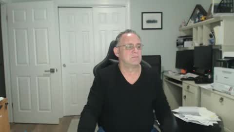 Twopeopleinlove online show from January 6, 2026, 11:36 am