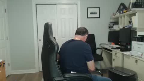 Twopeopleinlove online show from January 8, 2026, 11:23 am