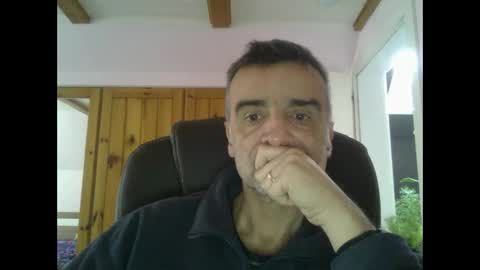 Snapshot of twoperes chatting on October 17, 2025, 1:35 pm twoperes online show from October 17, 2025, 1:35 pm