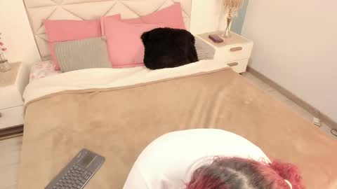 Twiggy online show from October 14, 2025, 8:09 pm