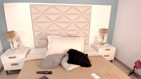 Twiggy online show from February 5, 2026, 8:24 pm