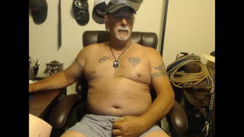Snapshot of txlobo60 chatting on April 19, 2026, 2:05 pm txlobo60 online show from April 19, 2026, 2:05 pm
