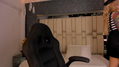  TYLA  online show from October 14, 2025, 3:40 am