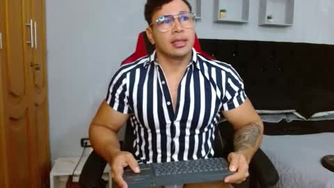 Snapshot of tyler_hank1 chatting on December 4, 2025, 11:19 am tyler_hank1 online show from December 4, 2025, 11:19 am