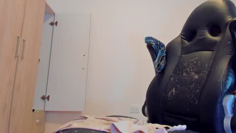     online show from December 21, 2024, 3:09 pm