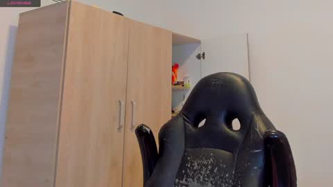     online show from February 7, 2025, 4:03 pm