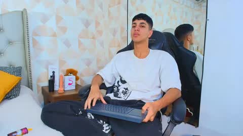Snapshot of tyler_rodriguez chatting on September 11, 2025, 10:10 pm Tyler Rodriguez online show from September 11, 2025, 10:10 pm