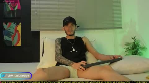 Snapshot of tylergiuseppe_ chatting on October 7, 2025, 1:30 pm tylergiuseppe_ online show from October 7, 2025, 1:30 pm