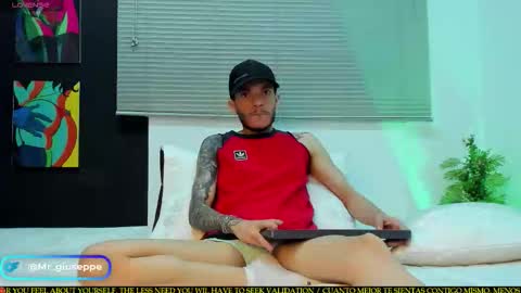 tylergiuseppe_ online show from December 20, 2025, 9:33 pm