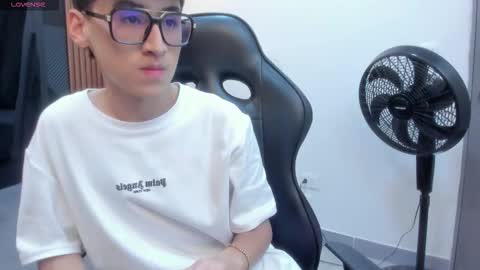 Snapshot of tylerr_cooper_ chatting on December 18, 2025, 11:27 am Tyler online show from December 18, 2025, 11:27 am