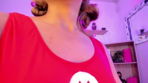 tylla__ online show from May 24, 2026, 9:42 pm