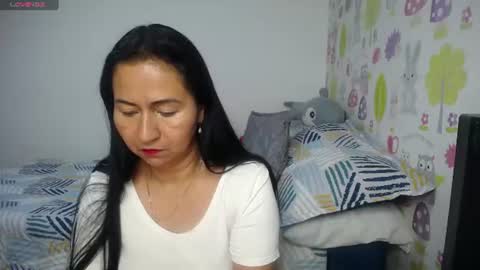 Snapshot of tyna_b chatting on June 19, 2026, 8:51 am Tyna online show from June 19, 2026, 8:51 am
