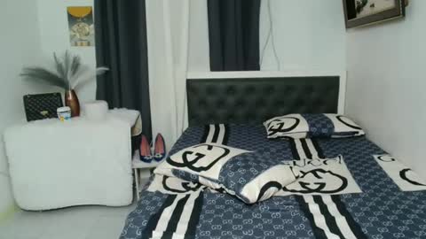 tyrahwang online show from January 4, 2025, 11:22 am