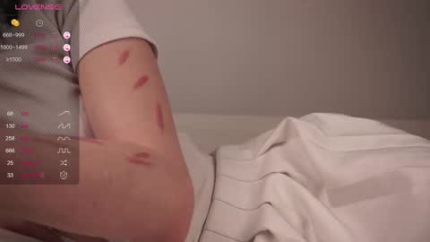 Snapshot of udelaborom chatting on February 19, 2025, 1:51 am Lili online show from February 19, 2025, 1:51 am