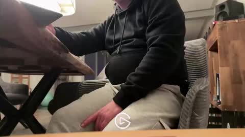 ueberdruck01 online show from December 21, 2025, 10:39 pm