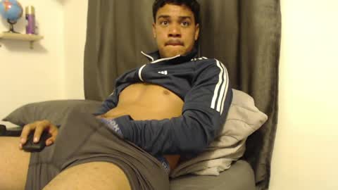 Snapshot of ugh_manux chatting on May 10, 2026, 7:13 am ugh_manux online show from May 10, 2026, 7:13 am