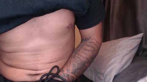 Snapshot of ugh_manux chatting on May 18, 2026, 9:48 am ugh_manux online show from May 18, 2026, 9:48 am
