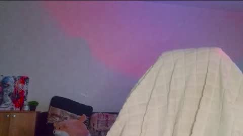 Vickie online show from December 19, 2025, 2:40 am