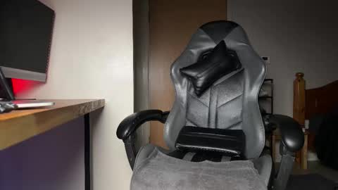 Snapshot of ukchocolate chatting on February 28, 2026, 6:20 pm UKchocolate- FREE OFlinks in bio - online show from February 28, 2026, 6:20 pm