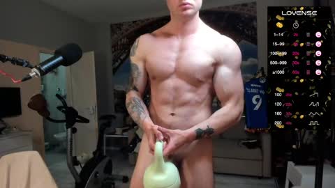 Snapshot of ukgymboy chatting on April 30, 2026, 12:22 pm James Iron online show from April 30, 2026, 12:22 pm