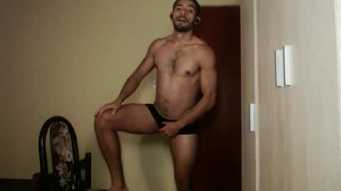 Snapshot of uliseshot450305 chatting on January 29, 2025, 12:01 am Ulises Gomez online show from January 29, 2025, 12:01 am