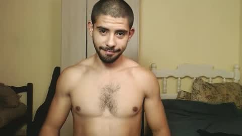 Snapshot of uliseshot450305 chatting on February 11, 2025, 1:20 am Ulises Gomez online show from February 11, 2025, 1:20 am