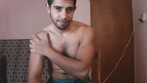 Snapshot of uliseshot450305 chatting on March 7, 2025, 3:39 pm Ulises Gomez online show from March 7, 2025, 3:39 pm