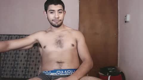 Snapshot of uliseshot450305 chatting on March 9, 2025, 4:33 pm Ulises Gomez online show from March 9, 2025, 4:33 pm