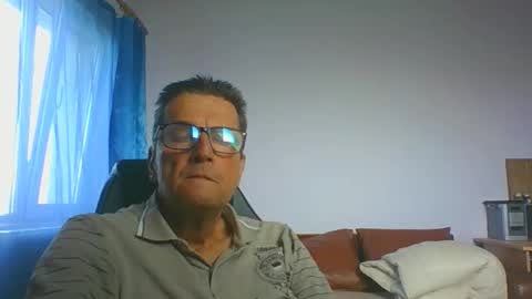 ulmeni4 online show from October 19, 2025, 8:59 am