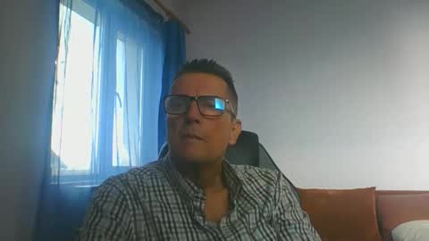 ulmeni4 online show from November 4, 2025, 1:10 pm