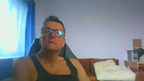 Snapshot of ulmeni4 chatting on November 14, 2025, 8:57 am ulmeni4 online show from November 14, 2025, 8:57 am