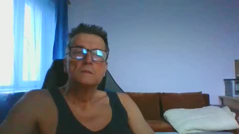 Snapshot of ulmeni4 chatting on November 25, 2025, 6:13 am ulmeni4 online show from November 25, 2025, 6:13 am