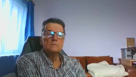 Snapshot of ulmeni4 chatting on November 28, 2025, 9:23 am ulmeni4 online show from November 28, 2025, 9:23 am