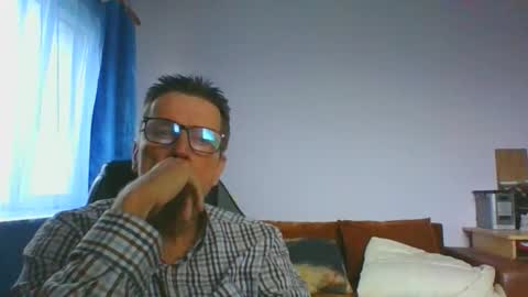 Snapshot of ulmeni4 chatting on November 30, 2025, 9:35 am ulmeni4 online show from November 30, 2025, 9:35 am